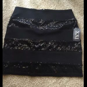 Form fitting skirt with sequins NWT